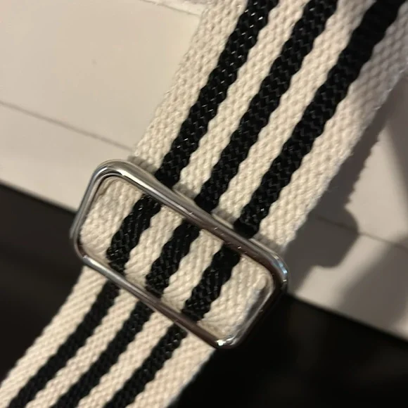 New authentic Alexander McQueen bag - Picture 9 of 11